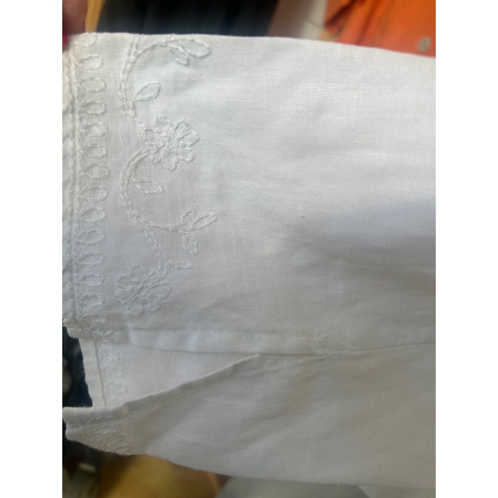 Eddie Bauer White Linen Embroidered Eyelet Long Sleeve V neck. - Picture 4 of 6
